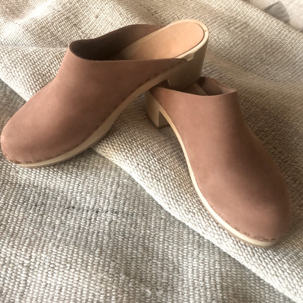 Tan BRYR clogs